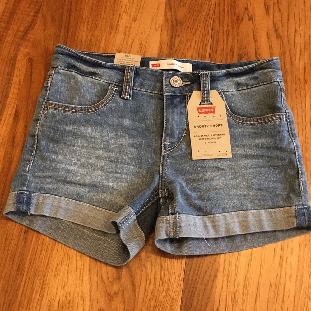 NEW Girls Levi’s Shorts size 8 regular.